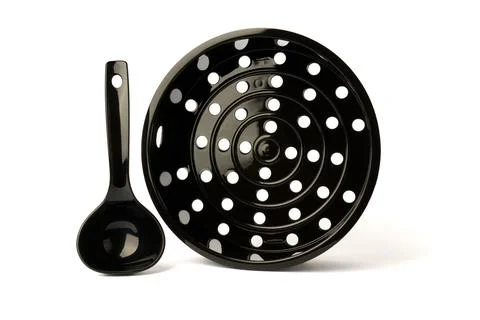 Black mesh multicooker steamer with plastic spoons for cooking isolated on wh Foto stock