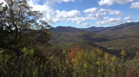 Black mountains overlook in the fall from blue ridge parkway, nc 動画素材 44352181