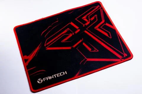 Black Mouse Pad with Red Accent on White Background Foto stock