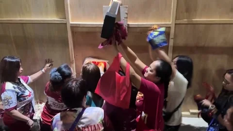 Black Nazarene procession draws half a million Filipinos as annual event begins, Stock Footage 326043234