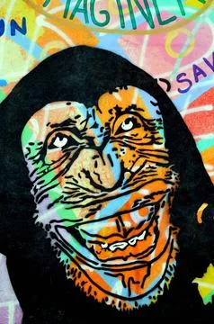Black outline of an ape face close up, in front of colorful graffiti Ilustración de archivo