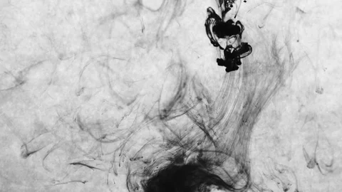 Black paint drops in the water 動画素材 71008600