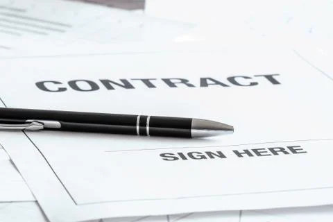Black pen on a contract Foto stock