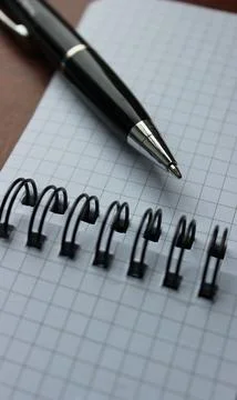 Black Pen On The Opened Paper Note With Clean Pages Foto stock