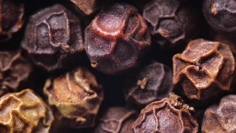 Black pepper grains as background close up. Vídeo Stock 145056680
