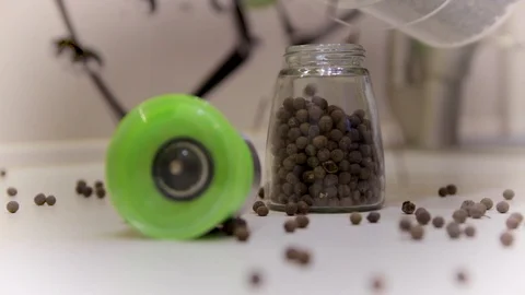 Black pepper mill 库存影片 111246981