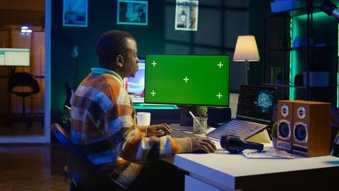 Black person programming neural network code with a green screen Foto stock