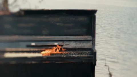 Black Piano in flames Video stock 140849168