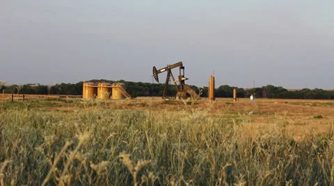 Black Pump Unit 1 스톡 동영상 33291319