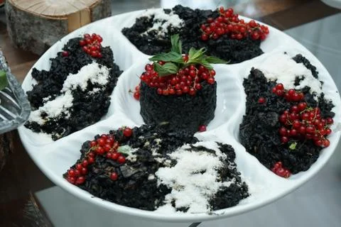 Black risotto with currants Fotos Stock