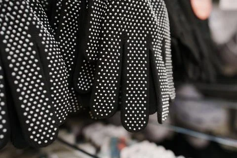 Black Rubber Dotted Working Gloves Hanging in Store 스톡 사진