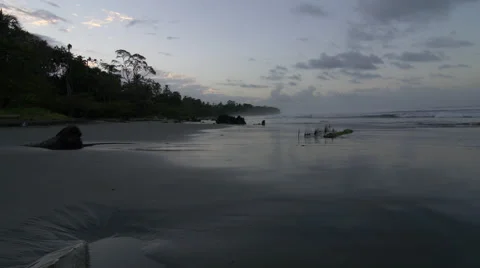 Black sand beach 5 Stockbeeldmateriaal 47791305