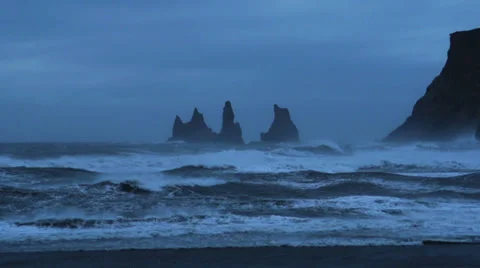 Black Sand Beach in Vik Video stock 33955540