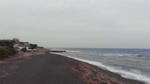 Black Sand Beach Waves on a Cloudy Day in Santorini, Greece Video stock 312124444