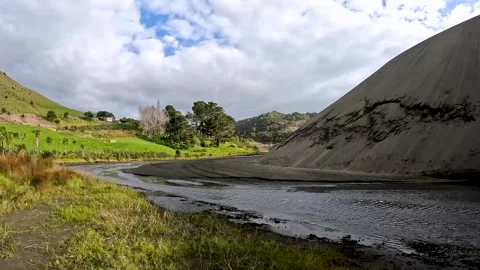 Black Sand Dune and Waiti stream : Hidden Gems of Lake Wainamu in Waitakere.. Stock Footage 284393724