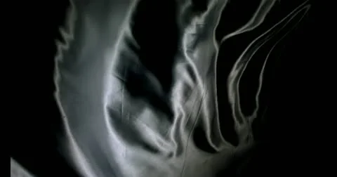 Black silk material moving Vidéo 12943789