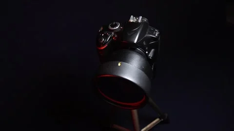 Black SLR camera on a tripod Stock-Footage 302340351