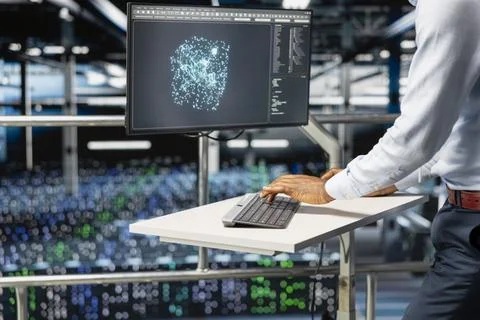 Black software engineer reviews machine learning systems on computer Foto stock