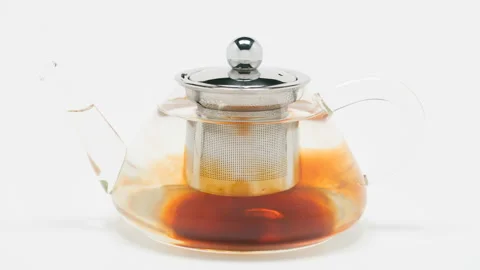 Black tea is brewed in a teapot 库存影片 114304281