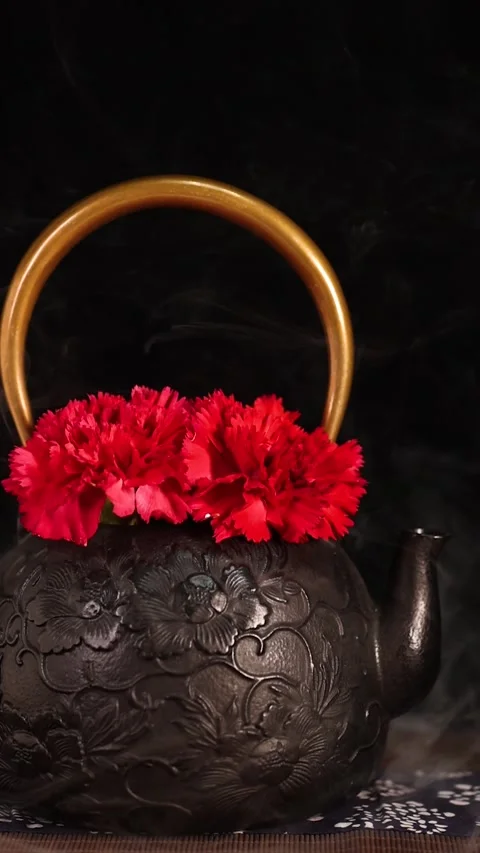 Black teapot 库存影片 347240844