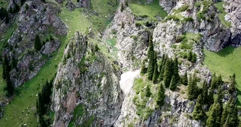 Black waterfall in a gorge with an ice cave. Video stock 139958592