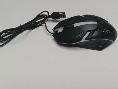 Black Wired Gaming Mouse with USB Cable on White Background Foto stock