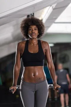 Black woman doing parallel bars Exercise Stock-Fotos