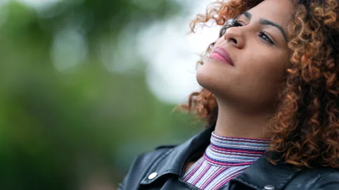 Black woman pondering solution to problem. Brazilian girl thinking contemplat Stock Footage 165742951