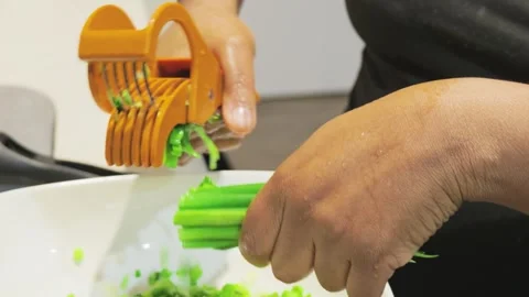 Black woman using a multi-blade scallion shredder for meal prep Video stock 333285144