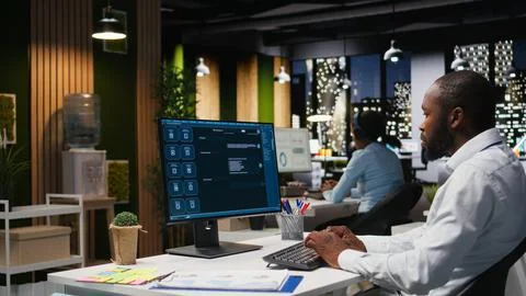 Black worker uses AI chatbot system at desktop for problem solving tasks 스톡 사진