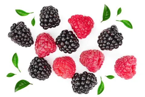 Blackberry and raspberry with leaves isolated on white background. Top view Foto stock