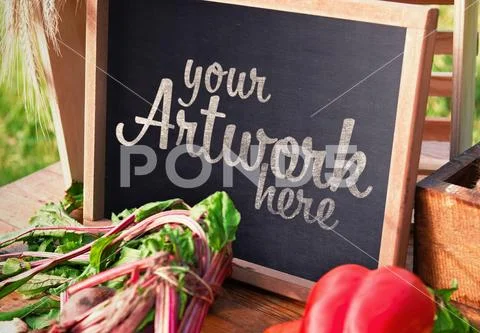 Blackboard with fresh vegetables template PSDテンプレート
