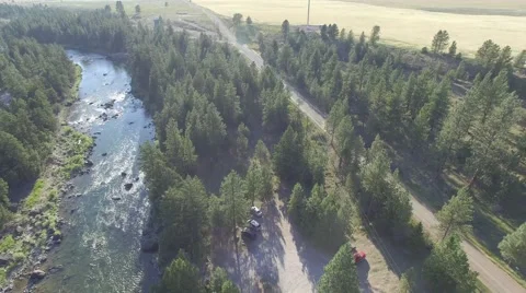 Blackfoot River Flyback Pan Down Vidéo 66248178