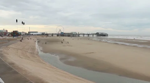 Blackpool beach pier big wheel and pan around hand held Stock Footage 47864488