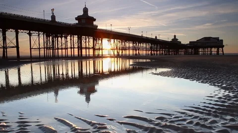 Blackpool Pier at sunset  Vídeo Stock 102258669