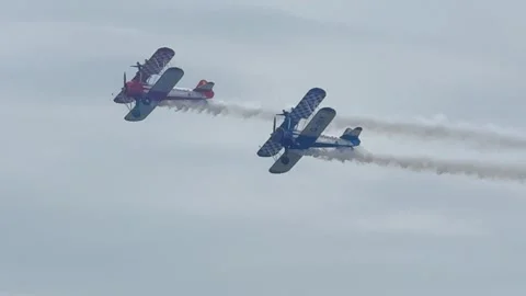 Blackpool, UK. 2025 AUG, 10; Wing walkers Kirsten and Emma in 4k Stock-Footage 314734764