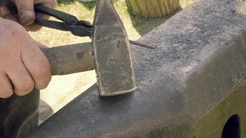 Blacksmith forge with hammer iron on anvil Vídeo Stock 89601918