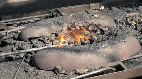 Blacksmith forge with hammer iron on anvil Vídeo Stock 89785179
