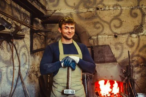 The blacksmith is at the forge 库存照片
