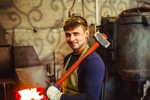 The blacksmith is at the forge 库存照片