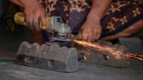 Blacksmith Grinding Metal Blade with Angle Grinder and Sparks Stockbeeldmateriaal 346285257