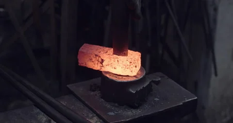 Blacksmith Hammering and Removing Object 스톡 동영상 152254393