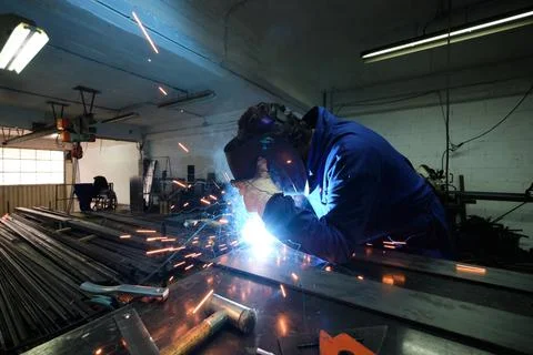 Blacksmith melting iron Foto stock