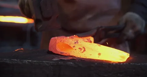 Blacksmith shaping hot metal in close-up 스톡 동영상 144367064