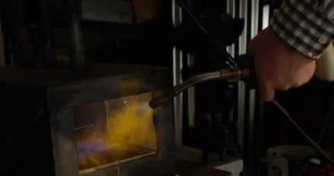 Blacksmith shop ignite propane forge Vídeo Stock 120419937