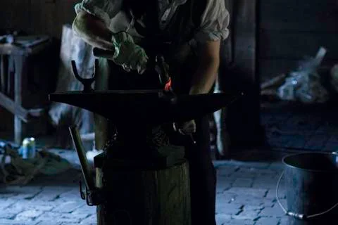 Blacksmith Smith Farrier Forging Molten Molten Metal Foto stock