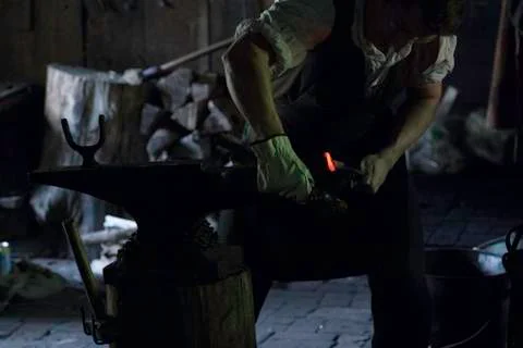 Blacksmith Smith Farrier Forging Molten Molten Metal Foto stock