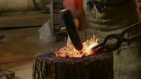 Blacksmith is using hammer to forge metal. The blacksmith manually forging th 스톡 동영상 121583640