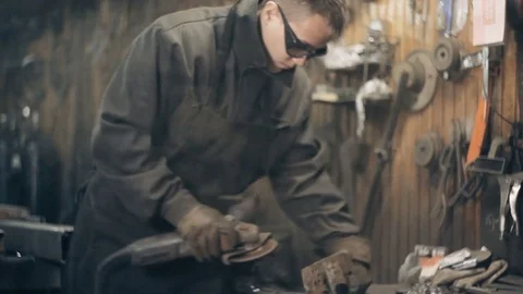 Blacksmith at work in his workshop 動画素材 80712623
