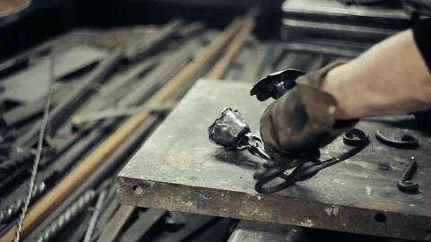 Blacksmith at work in his workshop Stockbeeldmateriaal 88990128